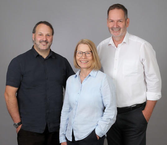 v. l. n. r.: Mattia Dellacroce (Chief Technology Officer), Arja Roos (Managing Director), Johannes Roos (Head of Innovation).